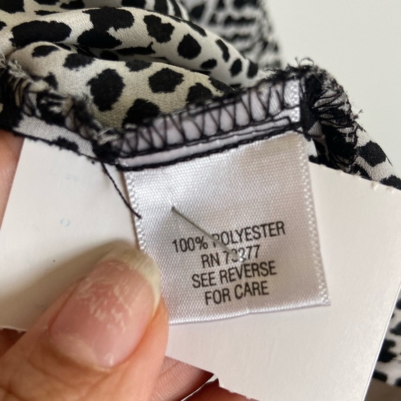 Apt. 9 Long Sleeves Top 3X Black & White Animal Print Chiffon V-Neck Button Down - Picture 9 of 9